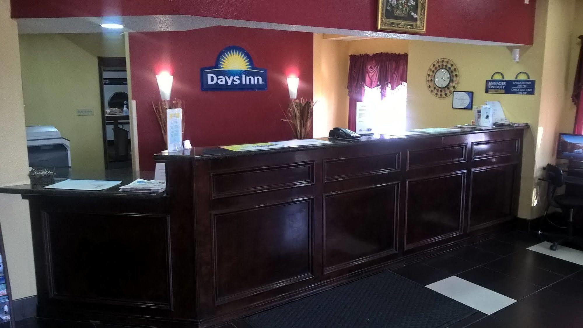 Days & By Wyndham Hutchinson