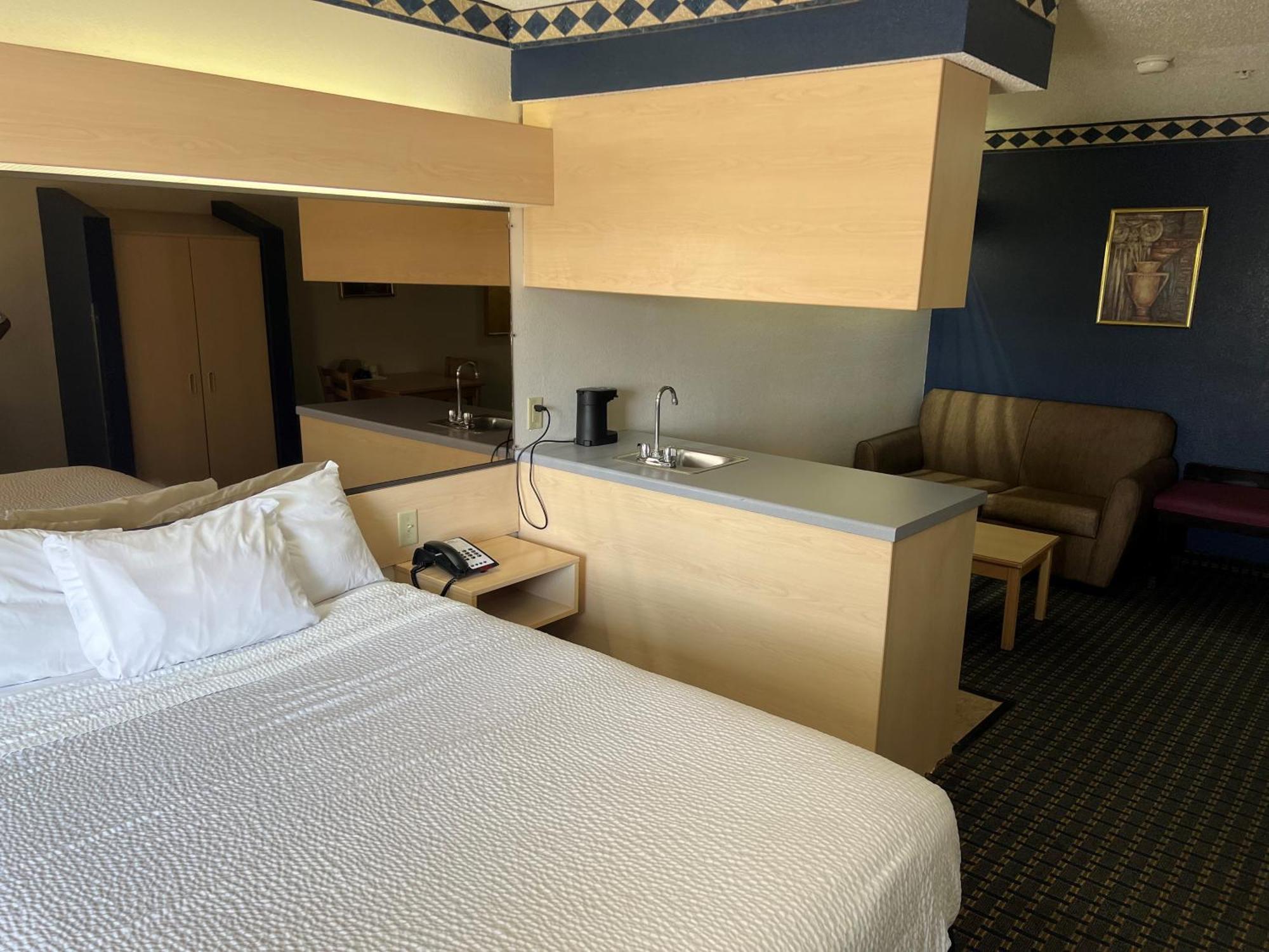 Days & By Wyndham Hotel